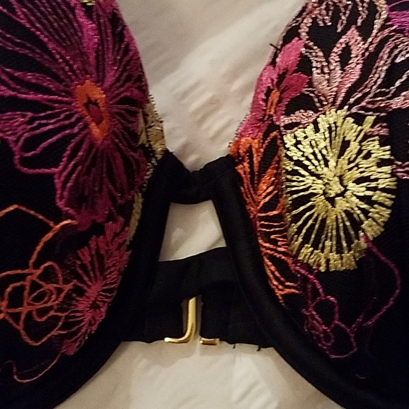Free with bundle -Embroidered Floral Bikini Top - Picture 3 of 4